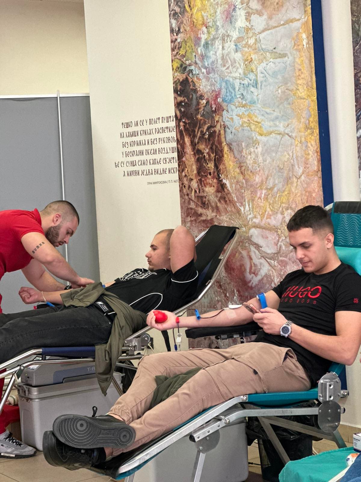 Dobrovoljno davanje krvi na UDG-u — fotografija 12